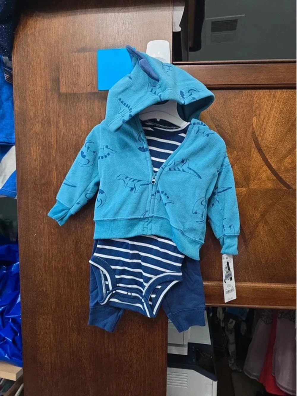 3m brand new three piece outfit set from carter's item, 256G5